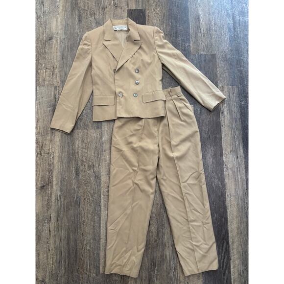 Evan Picone Petites NYC-It Girl Women's Tan Suit Set Size 2 - Picture 1 of 9